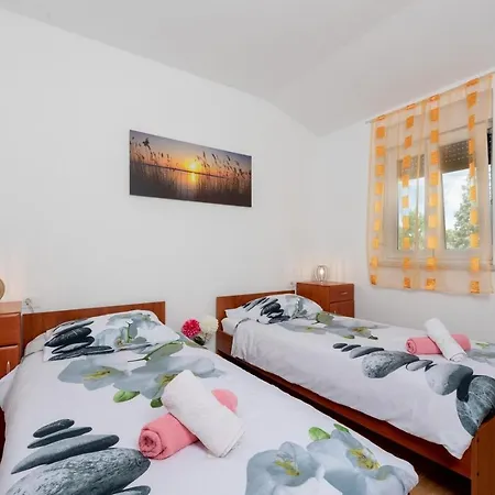 House Dora Holiday home *